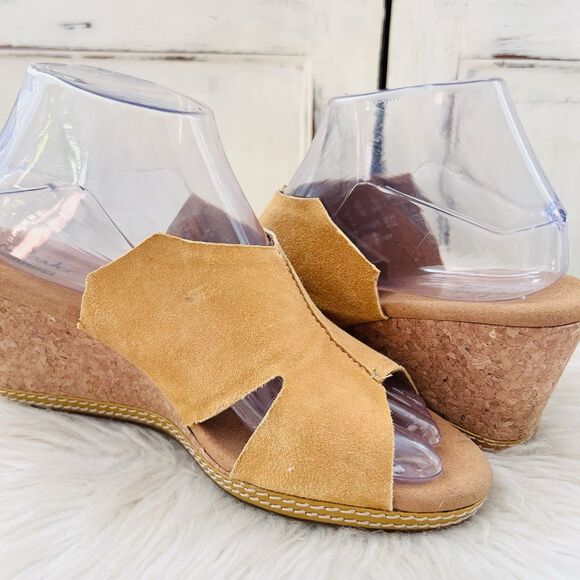 Clarks Mustard Yellow Suede Leather Slip on Wedge Cork Sandals Shoes Y2K Size 8M - Picture 4 of 8